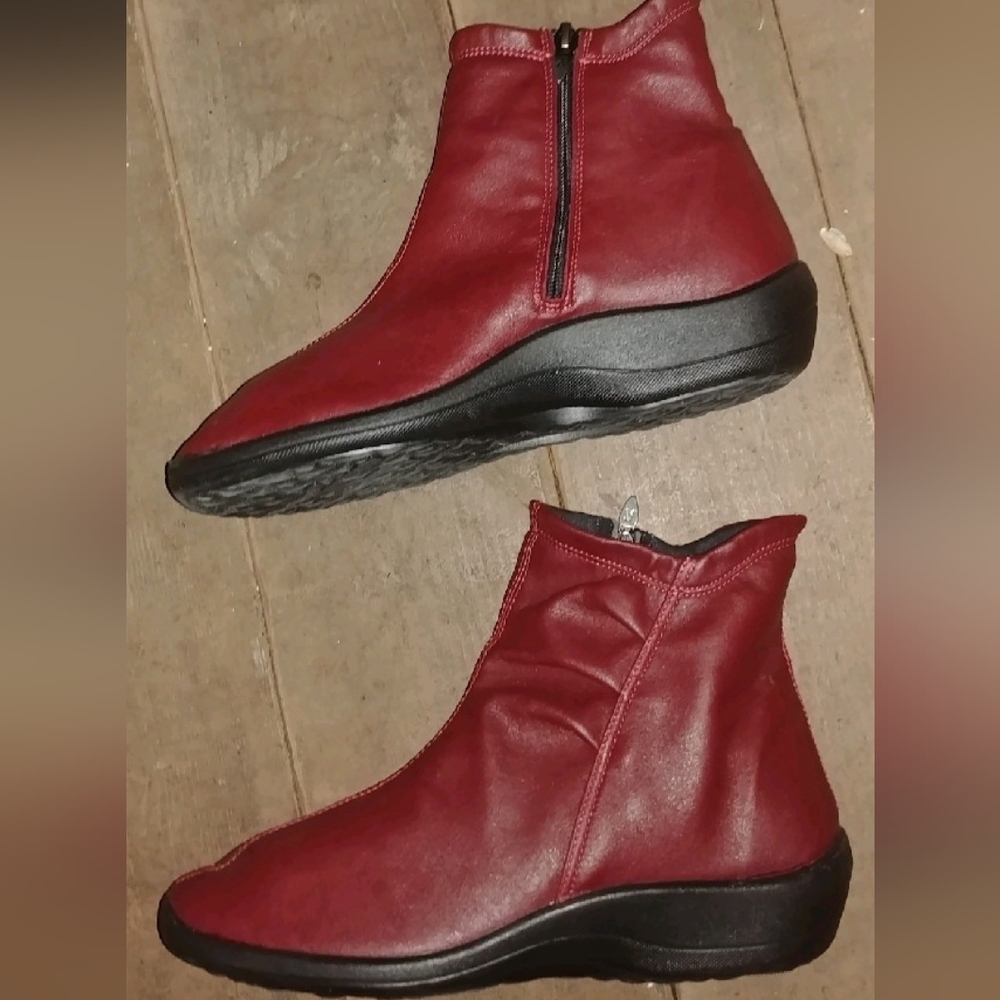 Arcopedico red booties